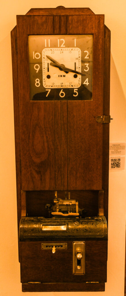 Antigo-relogio-ponto-436x1024 Um museu para o comércio