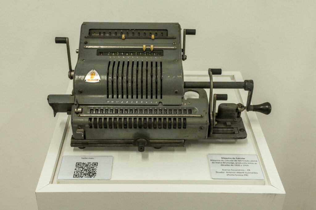 Maquina-de-Calcular-1024x683 Um museu para o comércio