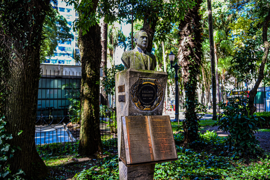 BUSTO-1024x684 Múltiplo Emiliano