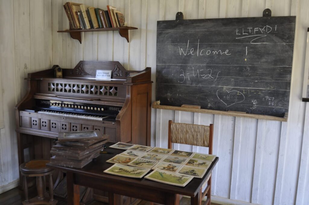 CAMPOS-GERAIS-Carambei-Parque-Historico-Sala-de-Aula-Credito-Silvia-Bocchese-de-Lima-1024x680 Entre campos e arenitos
