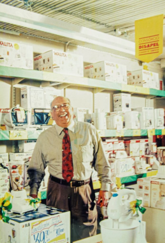 Elon-Garcia-Credito_-Acervo-familiar-1-695x1024-1 Simpatia como matéria-prima