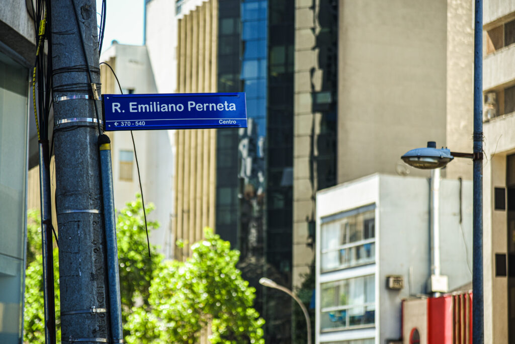 Placa-de-Rua-1024x684 Múltiplo Emiliano