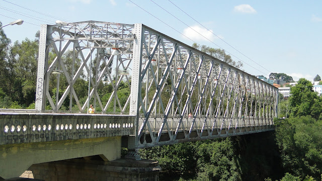 Ponte-Dr.-Diniz-Assis-Henning-Acervo-Prefeita-de-Rio-Negro-2 No meio do caminho, várias pontes