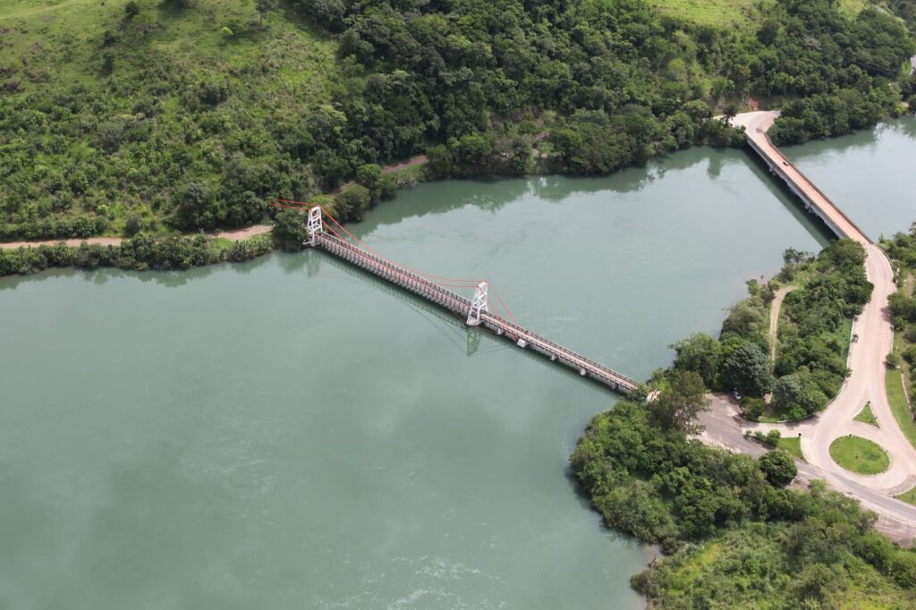 Ponte-Pensil-Alves-Lima-Acervo-Prefeito-Ribeirao-Claro-1-1024x682 No meio do caminho, várias pontes