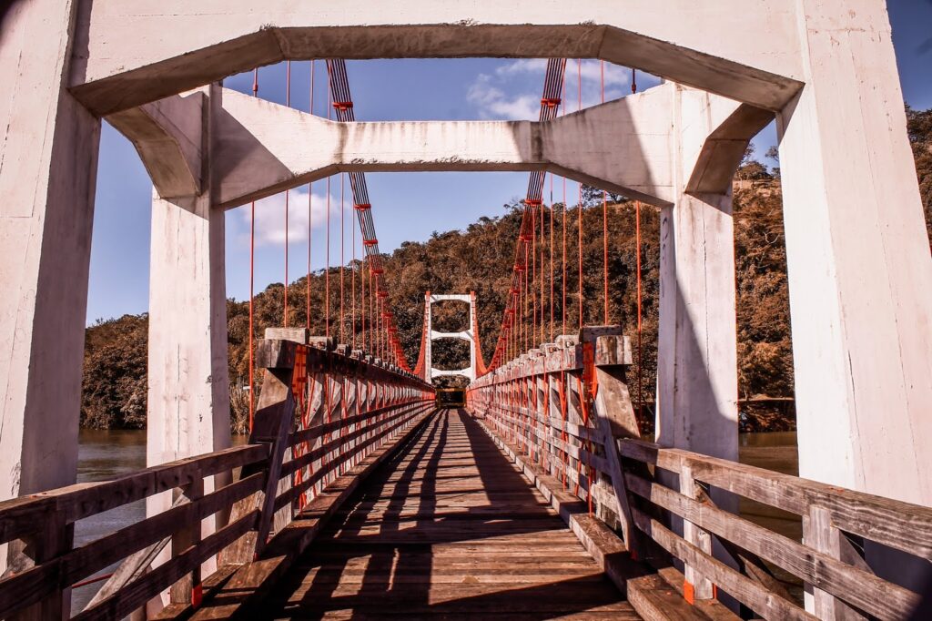 Ponte-Pensil-Alves-Lima-Acervo-Prefeito-Ribeirao-Claro-2-1024x682 No meio do caminho, várias pontes