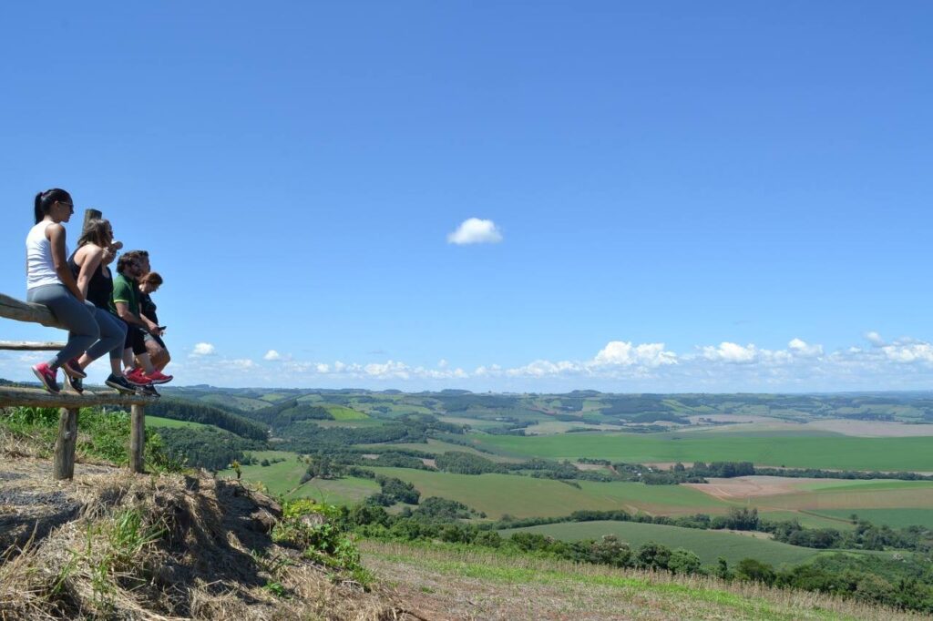 SUDOESTE-Coronel-Vivida-Vista-do-Mirante-da-Cratera-de-Impacto-de-Vista-Alegre-Creditos-NAT-Hero-1024x682 Lugar de aconchego