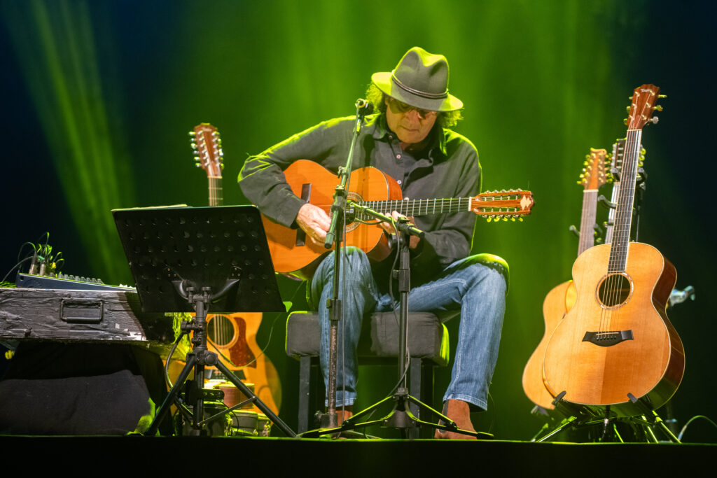 54526591530_6f564fe7df_o-1-1-1024x683 Quando um violeiro toca