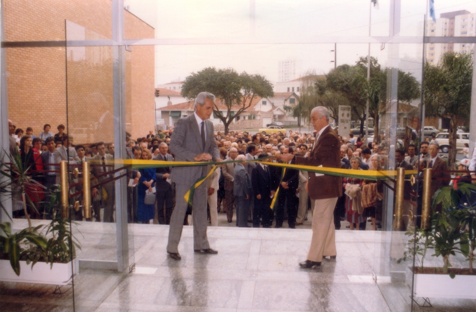 1985-01_Inauguracao-Sesc-da-Esquina_Rene-Napoli-e-Dr.-Antonio-Oliveira