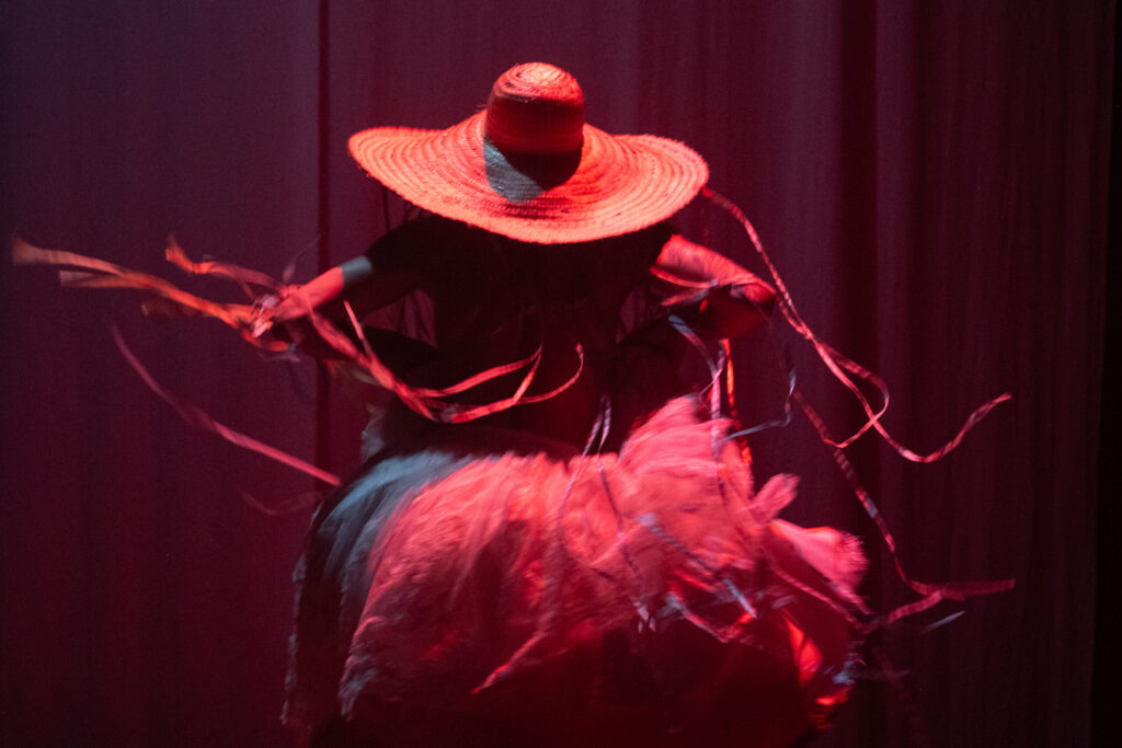 5-SILVIA-Palco-Giratorio-scaled-1-1024x683 Sesc Londrina Cadeião recebe espetáculos do circuito nacional Palco Giratório