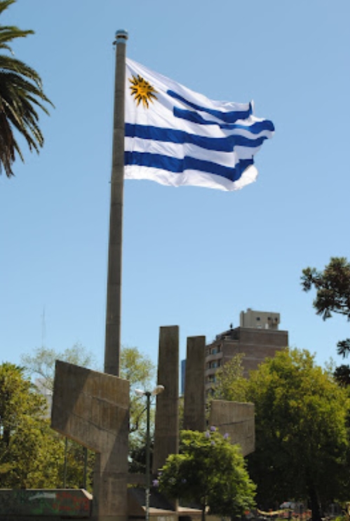 Captura-de-tela_19-9-2025_215054_pelomenosviajar.blogspot.com_ Tour por Montevidéu