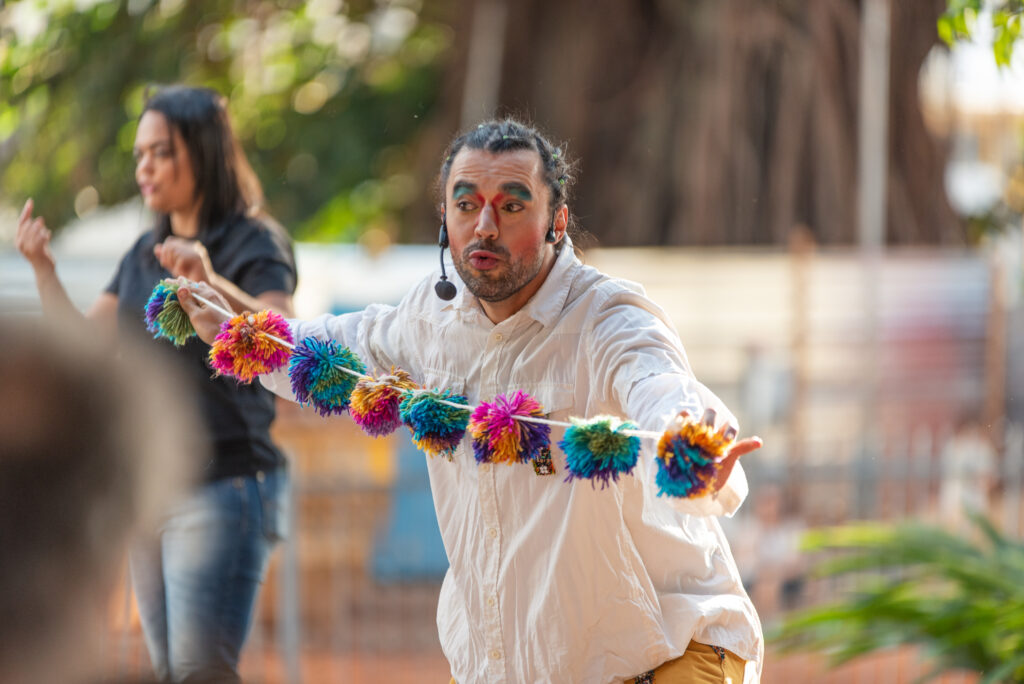7-Mbyky-32-1024x684 Sesc Londrina Cadeião realiza 4ª Mostra Solo de Artes Cênicas